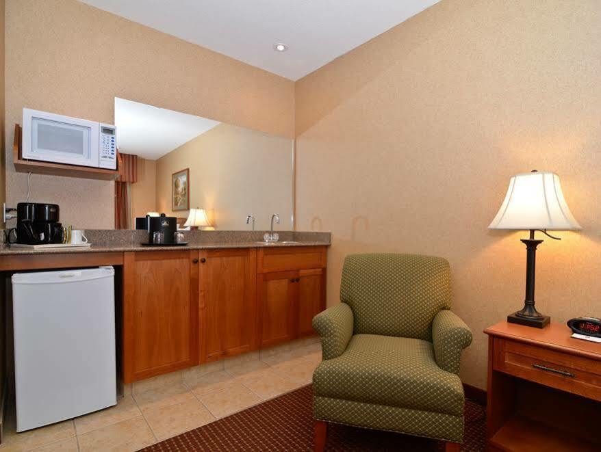 Days Inn By Wyndham Swift Current Esterno foto